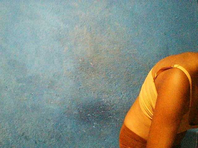 TriciaBella's BongaCams show and profile