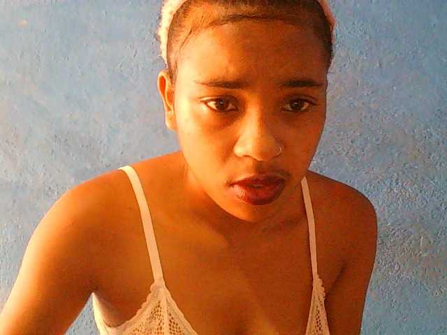 TriciaBella's BongaCams show and profile