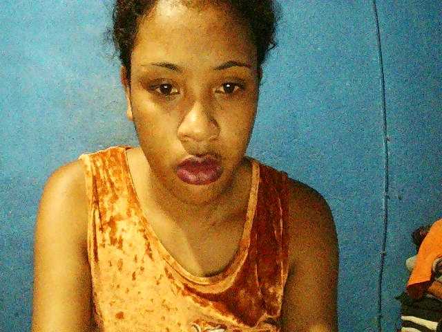 TriciaBella's BongaCams show and profile