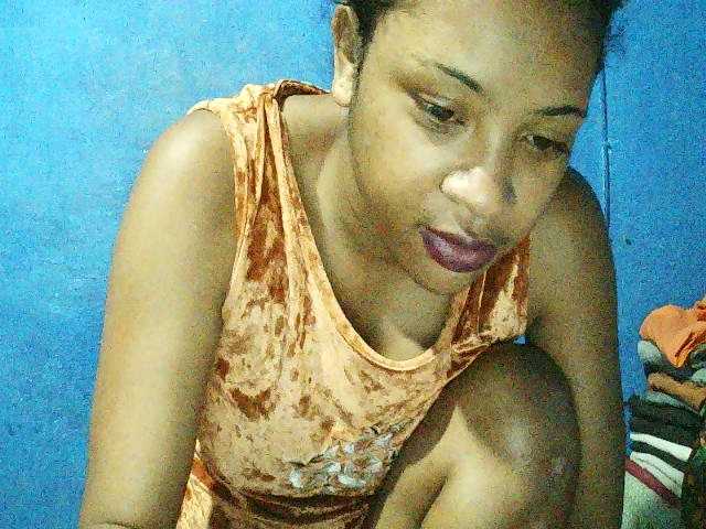 TriciaBella's BongaCams show and profile