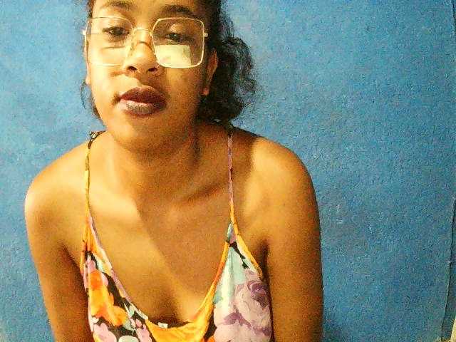 TriciaBella's BongaCams show and profile