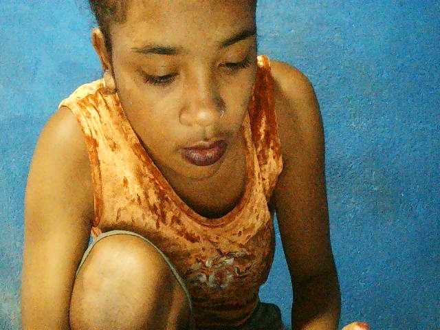 TriciaBella's BongaCams show and profile