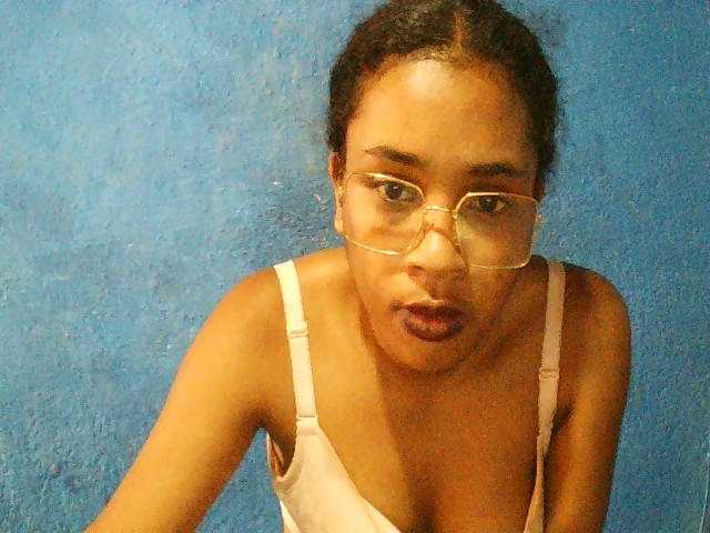 TriciaBella's BongaCams show and profile