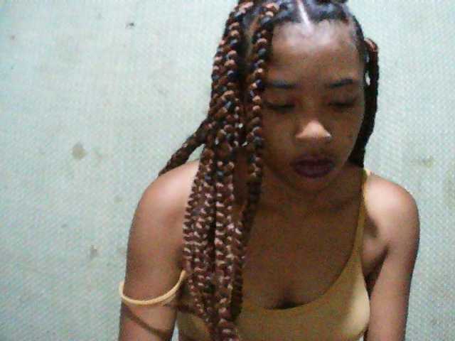 TriciaBella's BongaCams show and profile