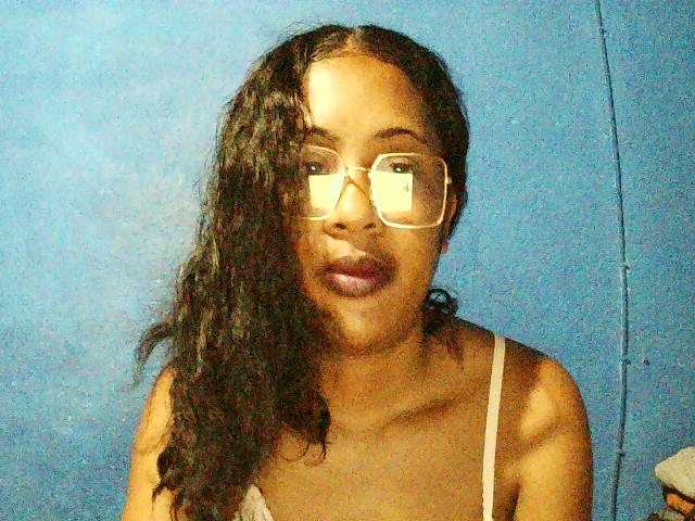 TriciaBella's BongaCams show and profile