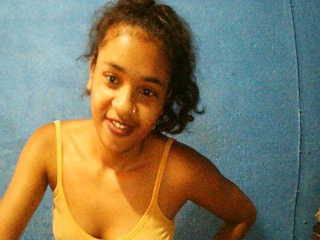 TriciaBella's BongaCams show and profile