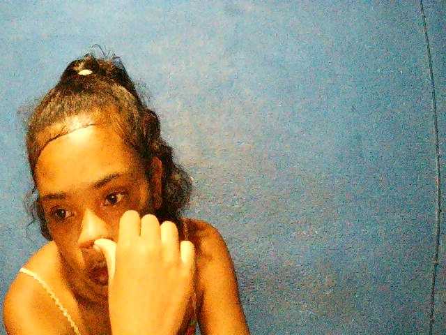 TriciaBella's BongaCams show and profile