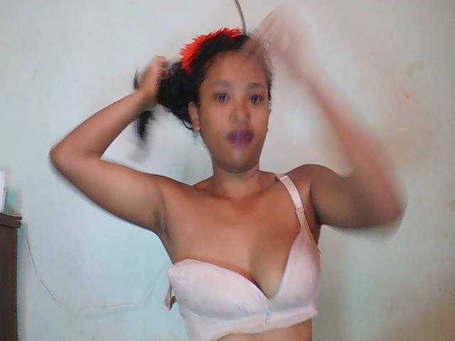 TriciaBella's BongaCams show and profile