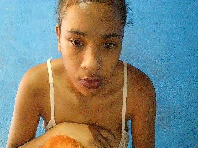 TriciaBella's BongaCams show and profile