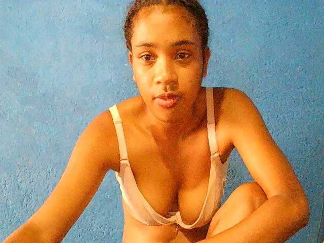 TriciaBella's BongaCams show and profile