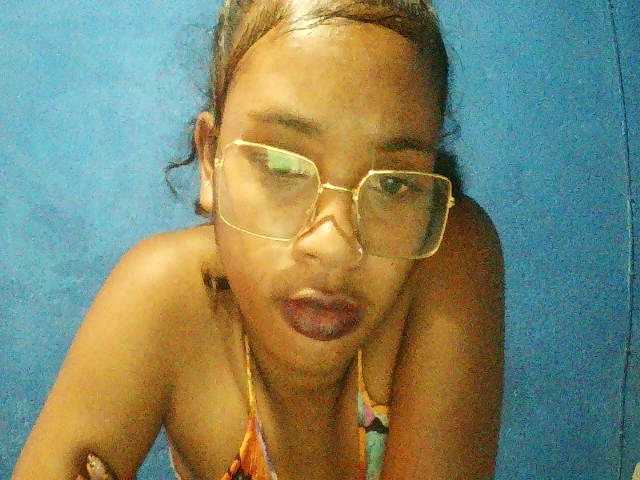 TriciaBella's BongaCams show and profile