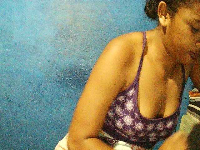 TriciaBella's BongaCams show and profile