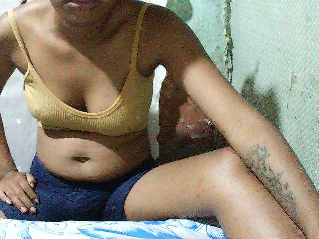 TriciaBella's BongaCams show and profile