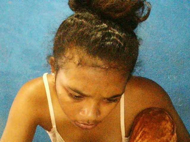 TriciaBella's BongaCams show and profile