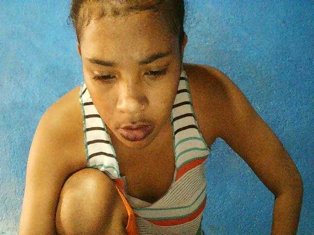 TriciaBella's BongaCams show and profile