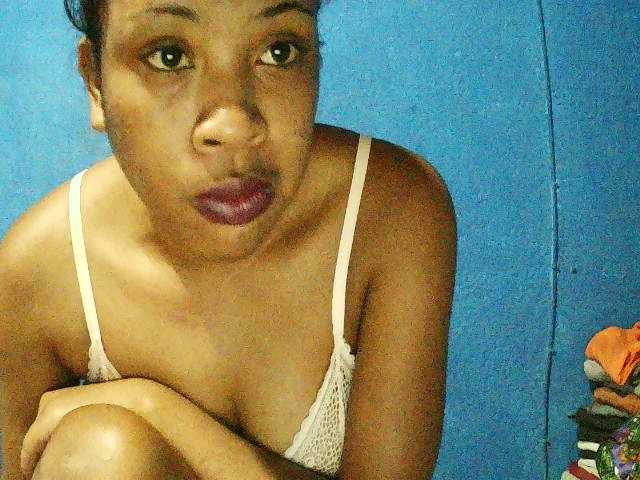 TriciaBella's BongaCams show and profile