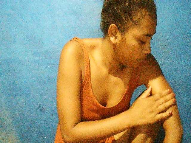 TriciaBella's BongaCams show and profile