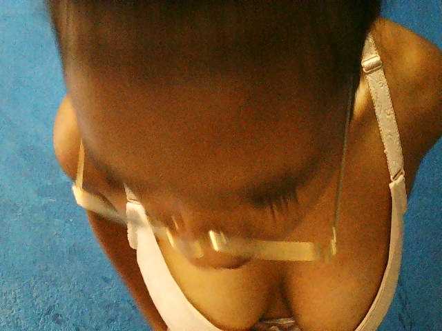 TriciaBella's BongaCams show and profile