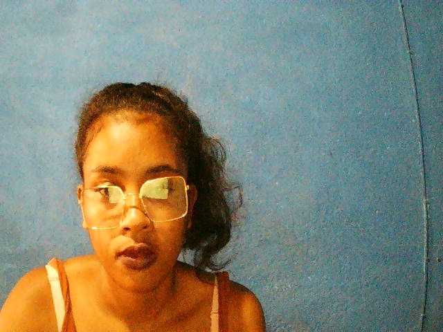 TriciaBella's BongaCams show and profile