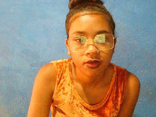 TriciaBella's BongaCams show and profile