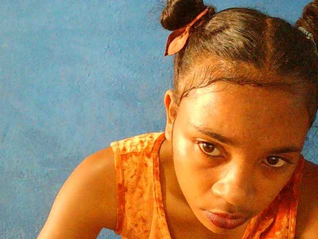 TriciaBella's BongaCams show and profile