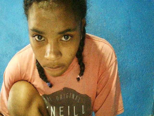 TriciaBella's BongaCams show and profile