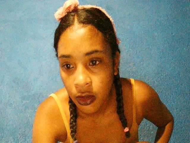 TriciaBella's BongaCams show and profile