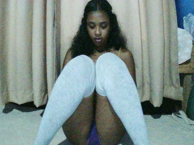 TriciaBella's BongaCams show and profile