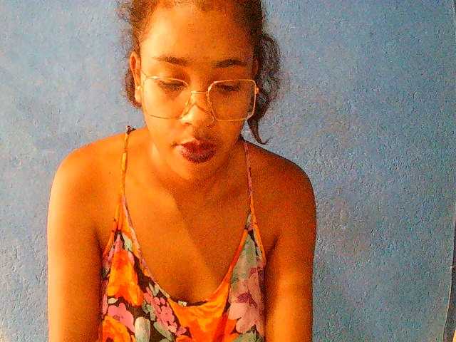 TriciaBella's BongaCams show and profile