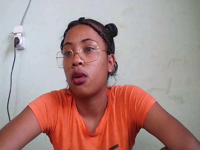 TriciaBella's BongaCams show and profile