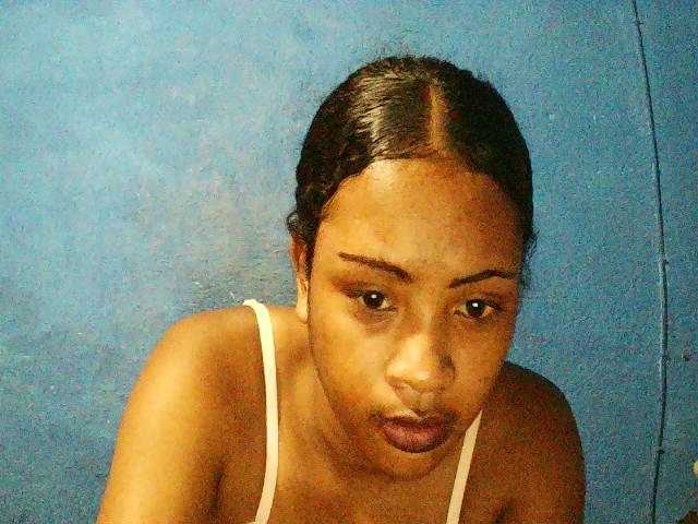 TriciaBella's BongaCams show and profile