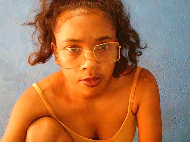 TriciaBella's BongaCams show and profile