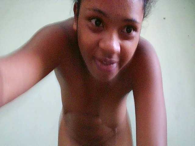 TriciaBella's BongaCams show and profile