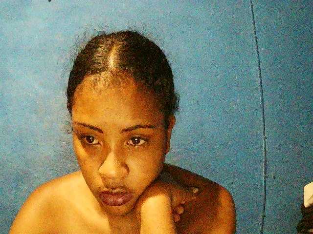 TriciaBella's BongaCams show and profile