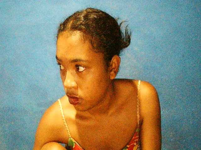 TriciaBella's BongaCams show and profile