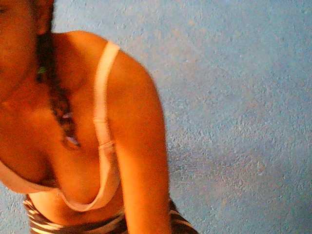 TriciaBella's BongaCams show and profile