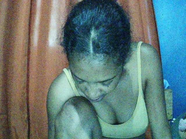 TriciaBella's BongaCams show and profile