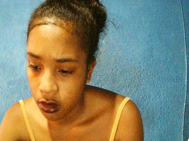 TriciaBella's BongaCams show and profile