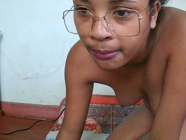 TriciaBella's BongaCams show and profile