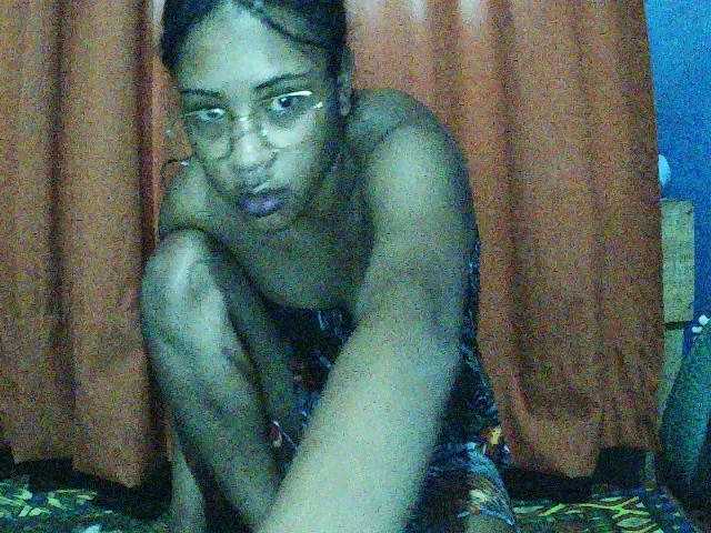 TriciaBella live cam profile