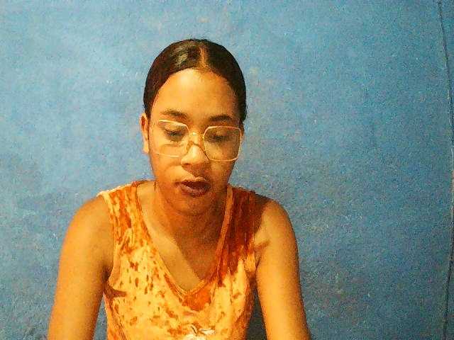 TriciaBella's BongaCams show and profile