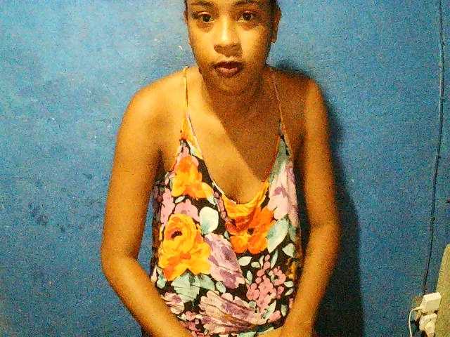 TriciaBella's BongaCams show and profile