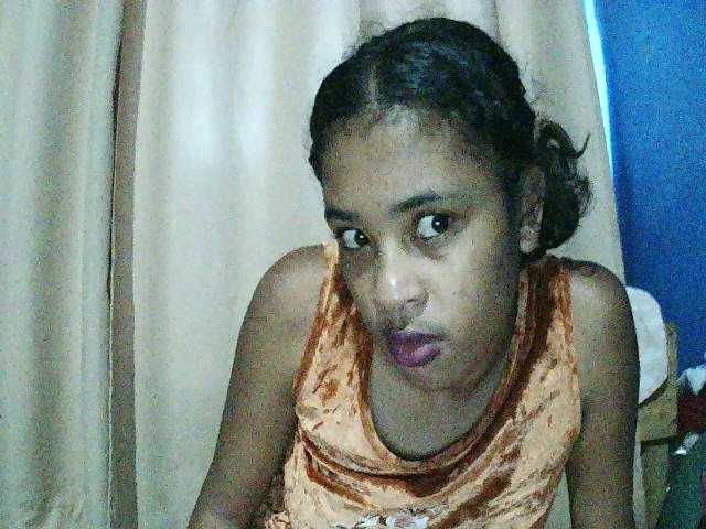 TriciaBella's BongaCams show and profile