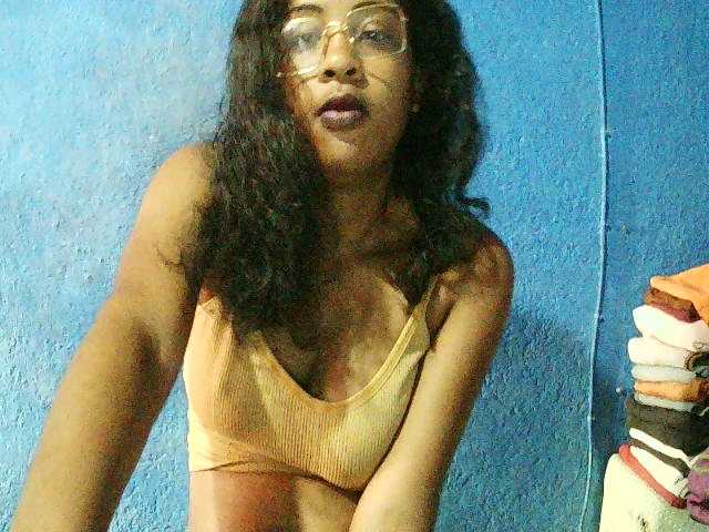 TriciaBella's BongaCams show and profile