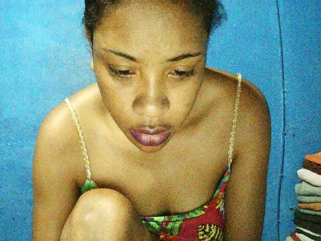 TriciaBella's BongaCams show and profile