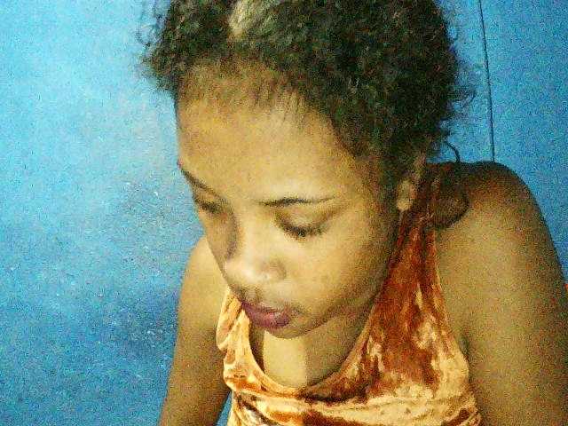 TriciaBella's BongaCams show and profile