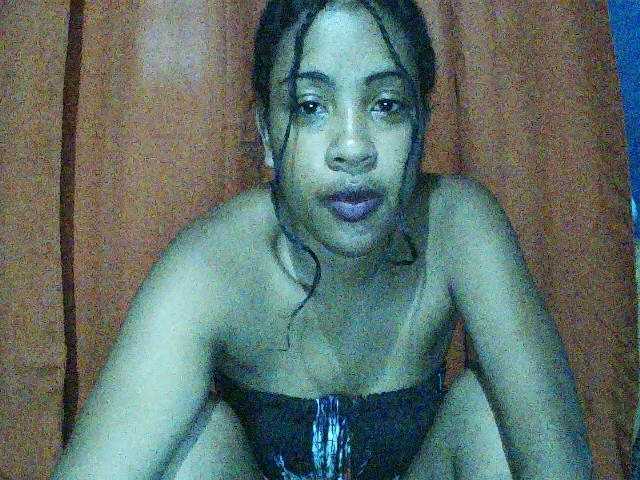 TriciaBella's BongaCams show and profile