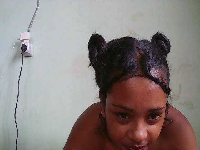 TriciaBella's BongaCams show and profile