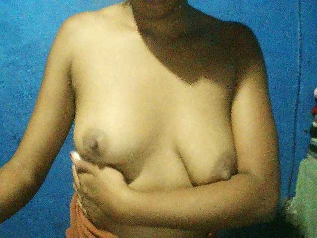 TriciaBella's BongaCams show and profile