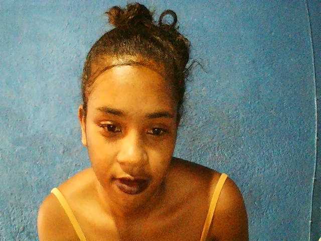 TriciaBella's BongaCams show and profile